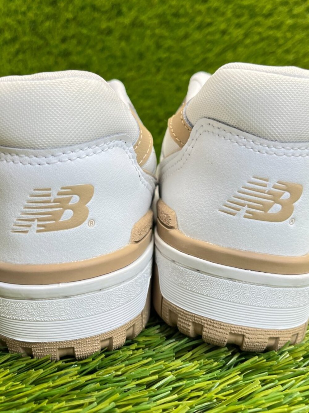 New Balance 550 Sneakers White with Beige Accents - Picture 6 of 10